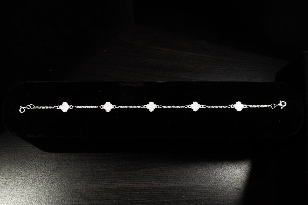 Pauregí Clover Bracelet (White)